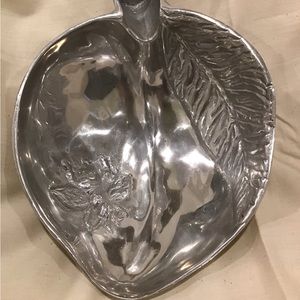 Beautiful Bowl with Leaf and Bee